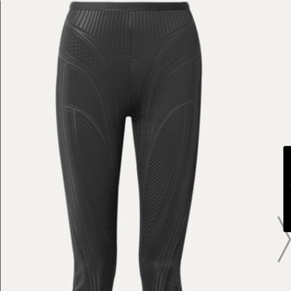 Embossed neoprene skinny stirrup pants